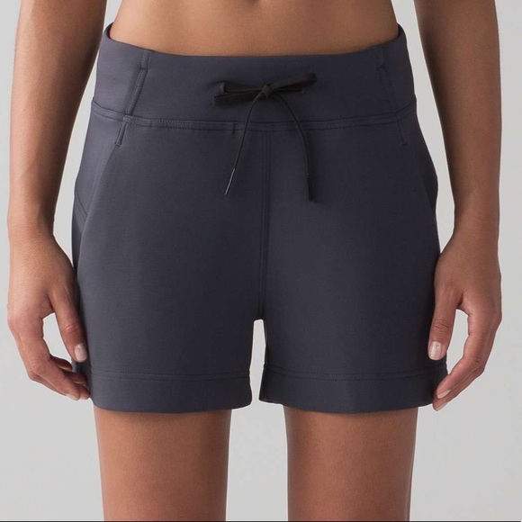 lululemon athletica Pants - Lululemon In-Form Short - Blue Tied sz 8 A49